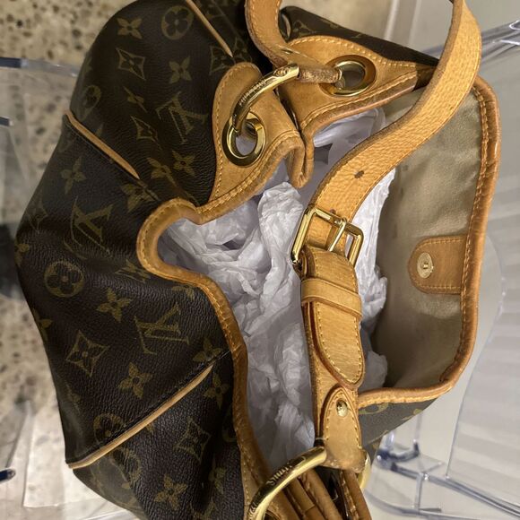 Louis Vuitton Galliera GM Monogram Shoulder Bag - Picture 11 of 11